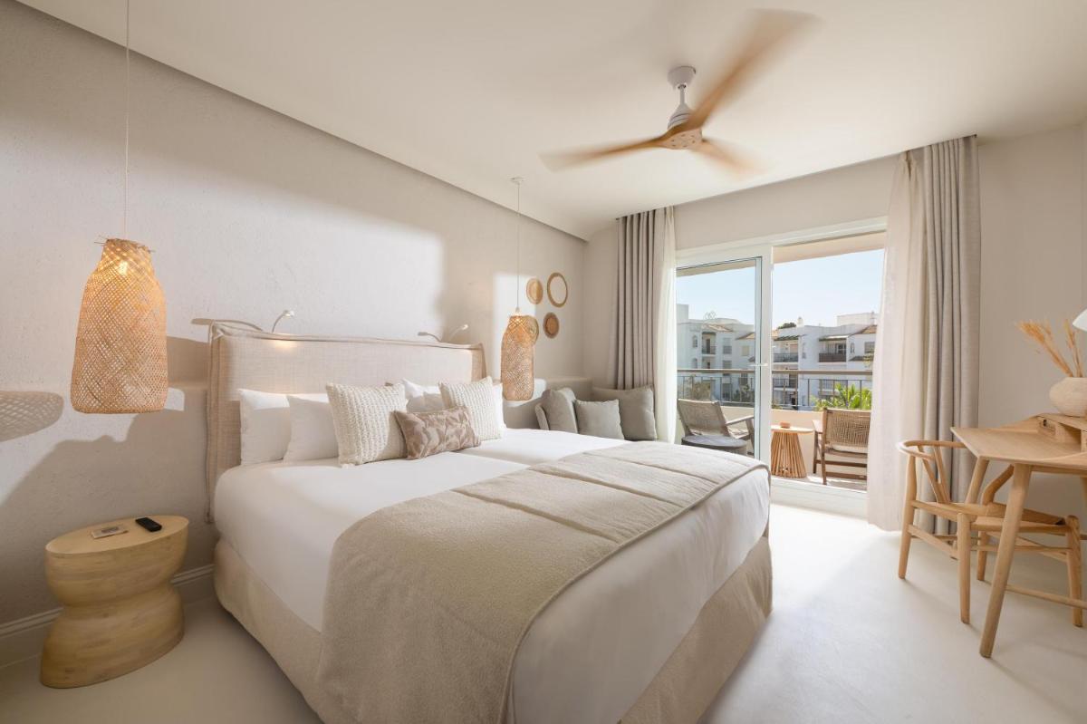 Cama o camas de una habitación en DAIA Slow Beach Hotel Conil - Adults Only Recommended