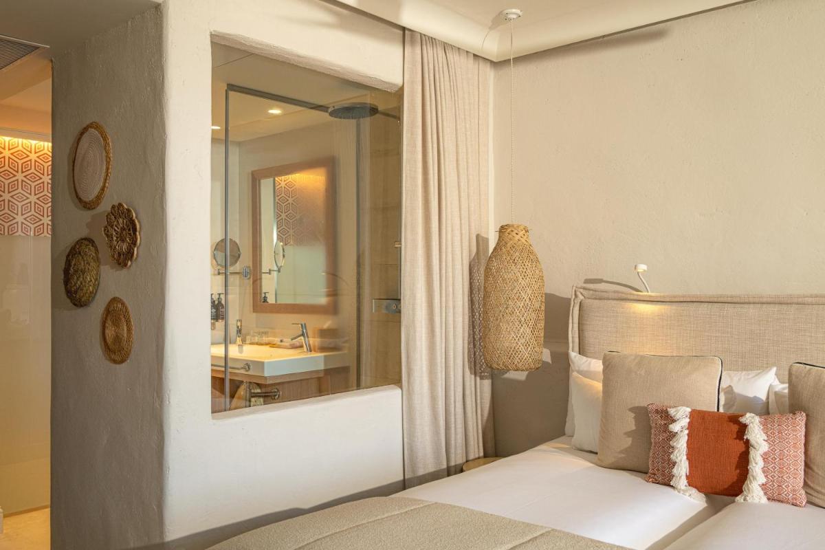Cama o camas de una habitación en DAIA Slow Beach Hotel Conil - Adults Only Recommended