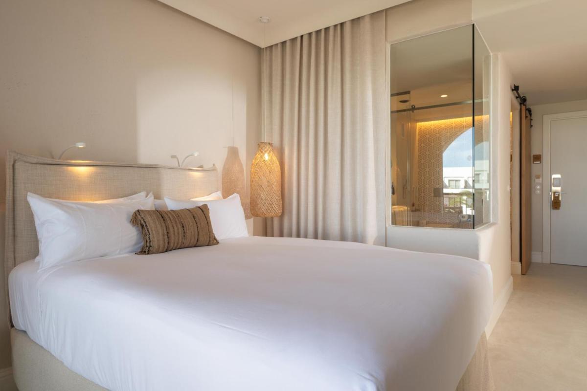 Cama o camas de una habitación en DAIA Slow Beach Hotel Conil - Adults Only Recommended