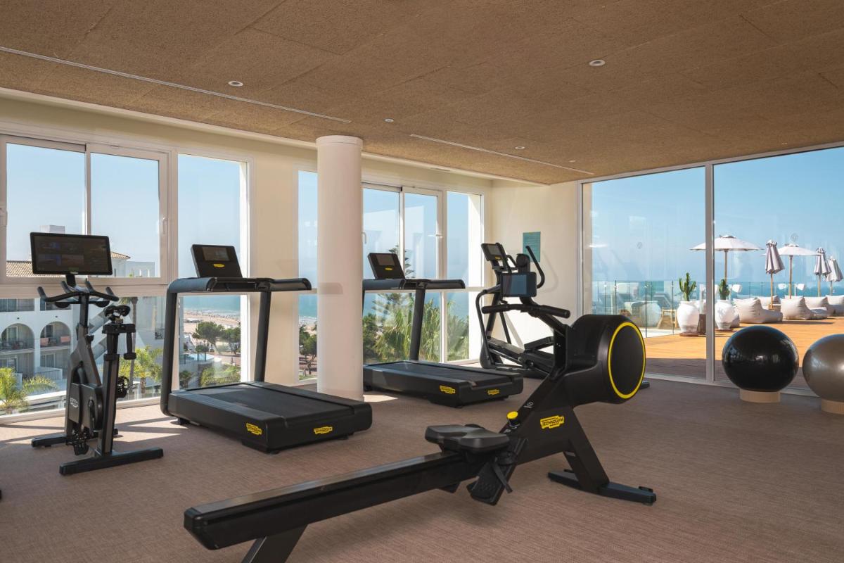 Gimnasio o instalaciones de fitness de DAIA Slow Beach Hotel Conil - Adults Only Recommended