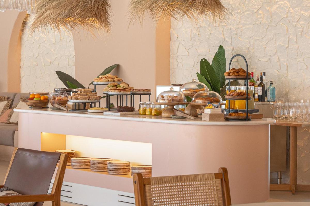 Comida en o cerca de este hotel