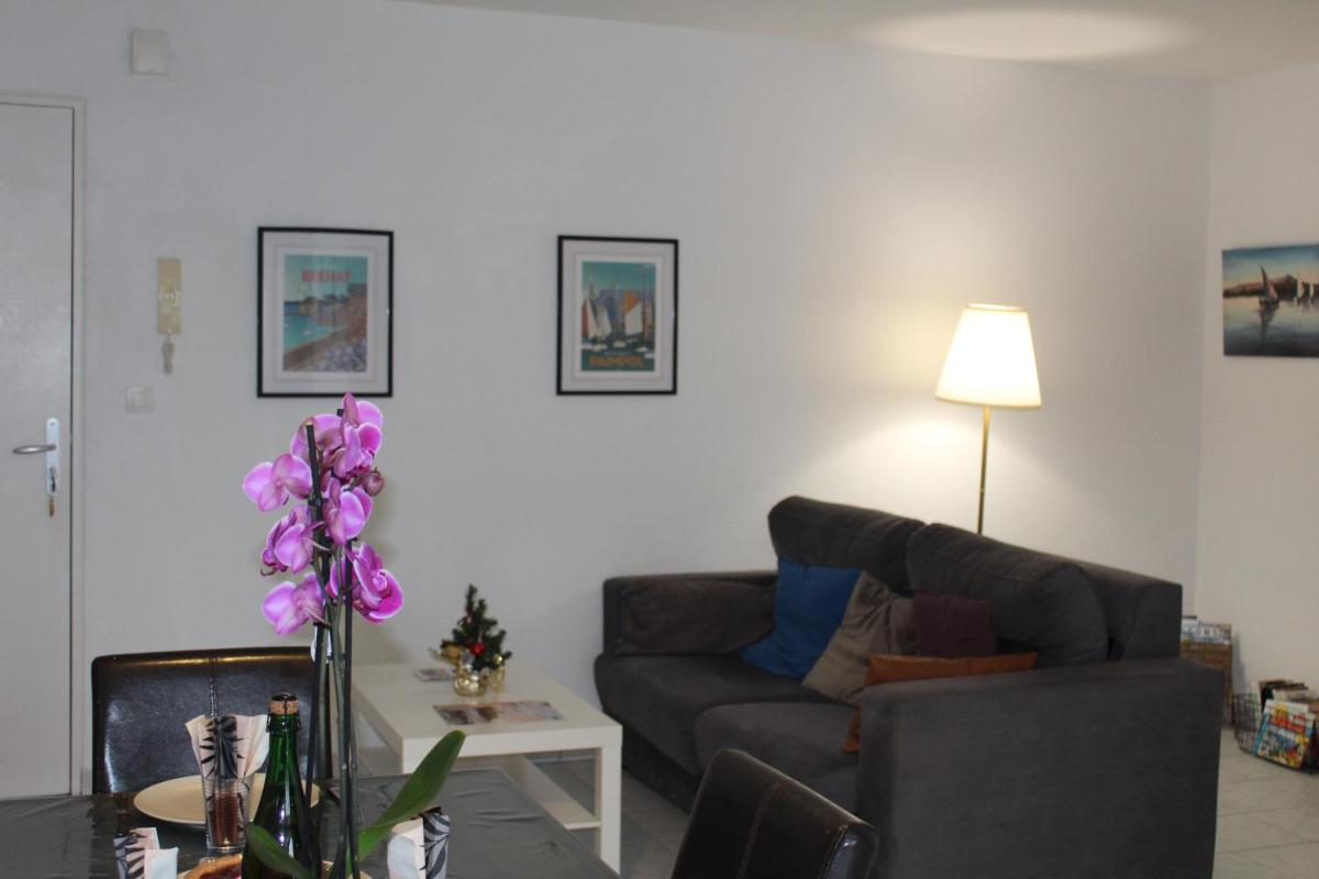 L'ESTRAN, 4 kms des plages, port, GR 34 et 2 h 15 Paris LGV - Housity