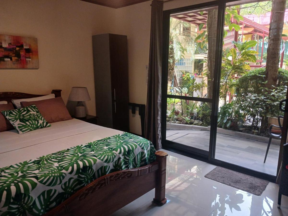 Coyaba Tropical Elegant Adult Guesthouse - Housity