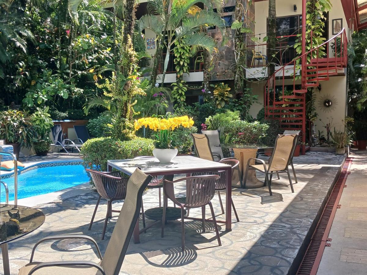 Coyaba Tropical Elegant Adult Guesthouse - Housity