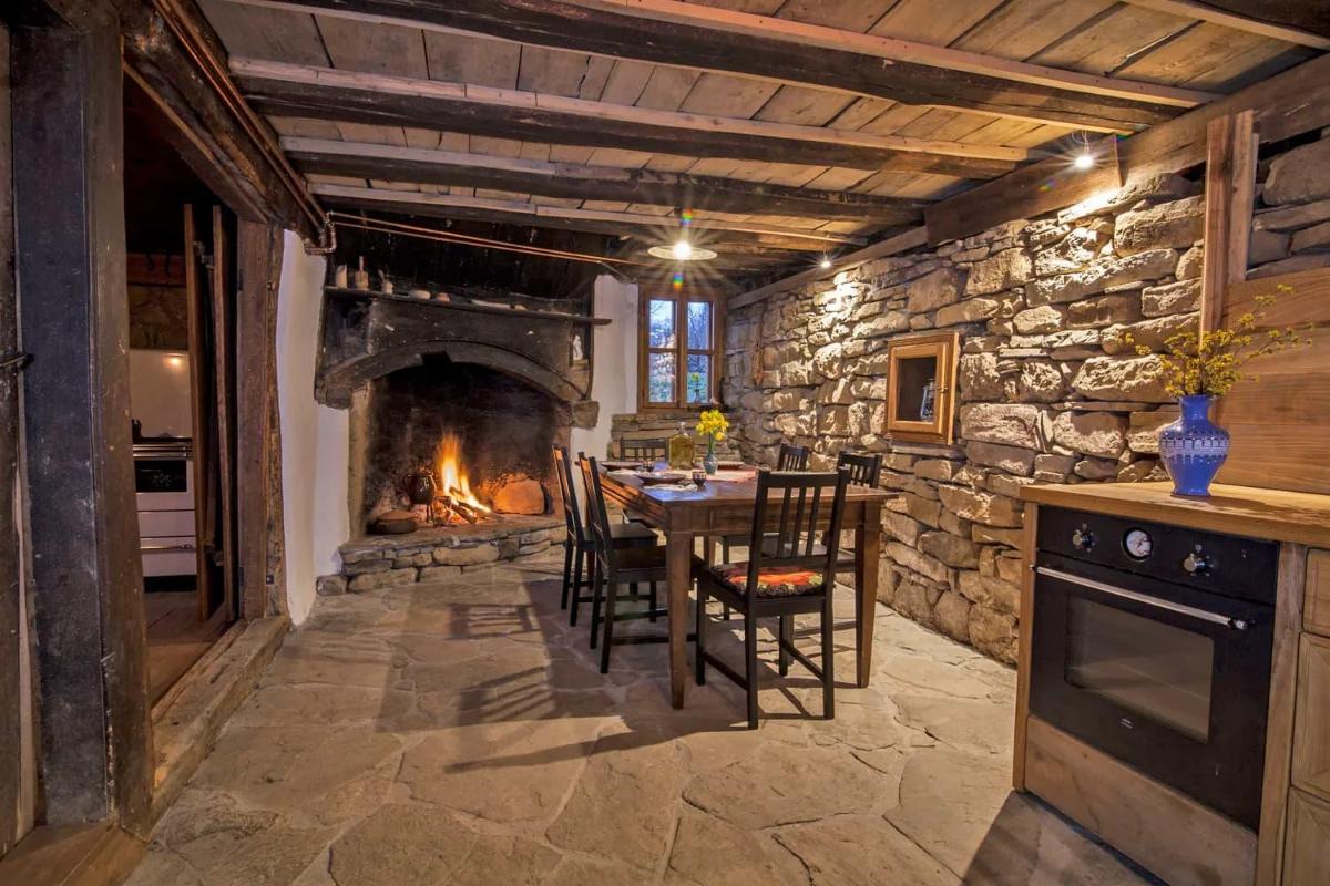 Authentic House with Stunning Mountain View - Karashka - Housity