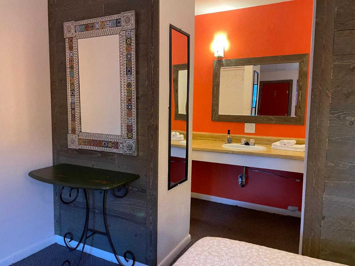 Historic Mora Inn & RV Park - Housity