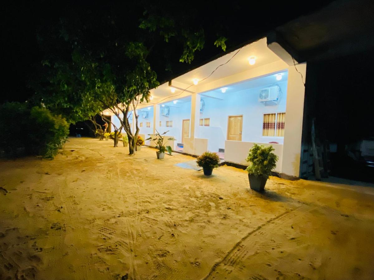 Dolphin Village - Housity
