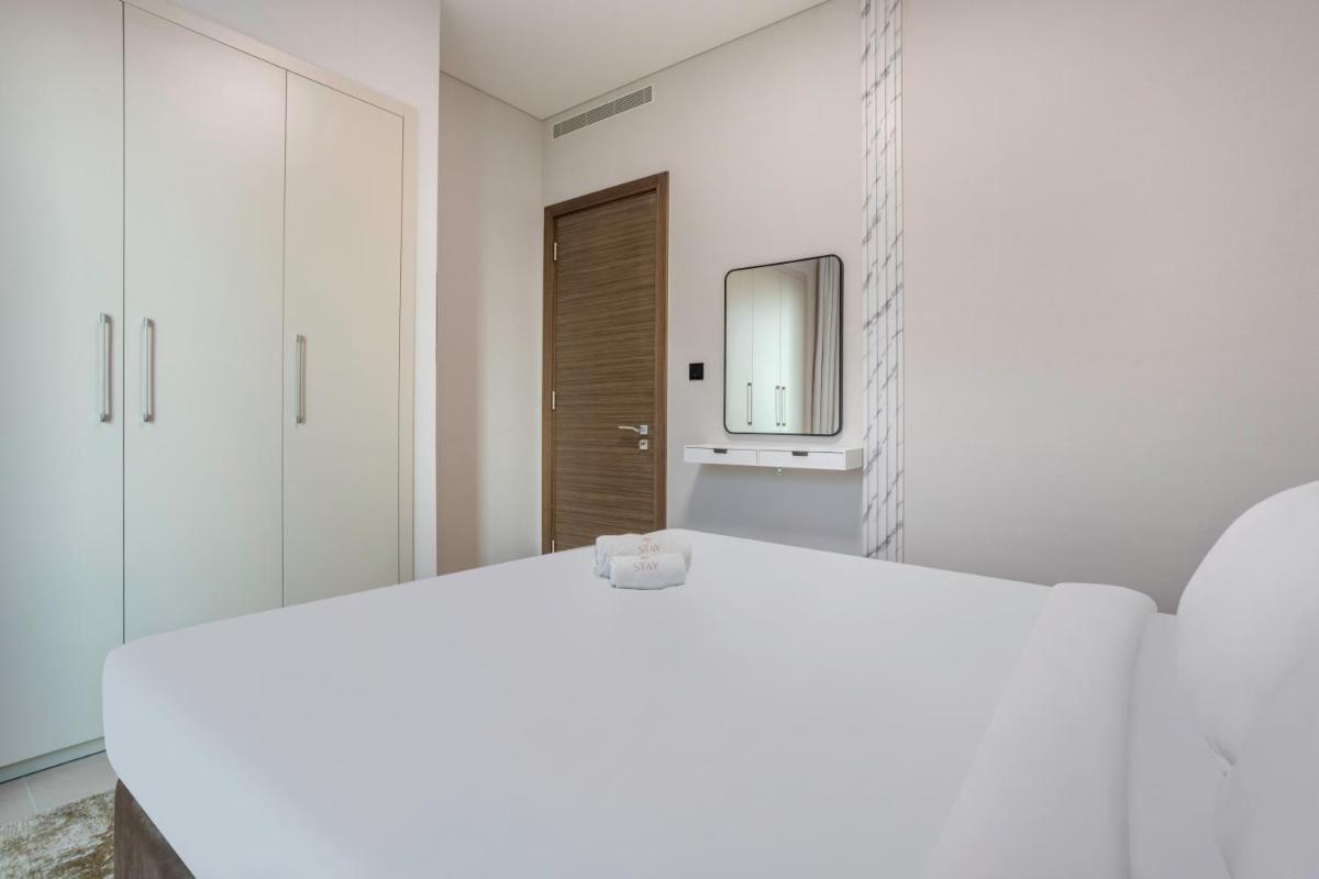 STAY BY LATINEM Luxury 1BR Plus Study Holiday Home CV A2712 Near Downtown - Housity