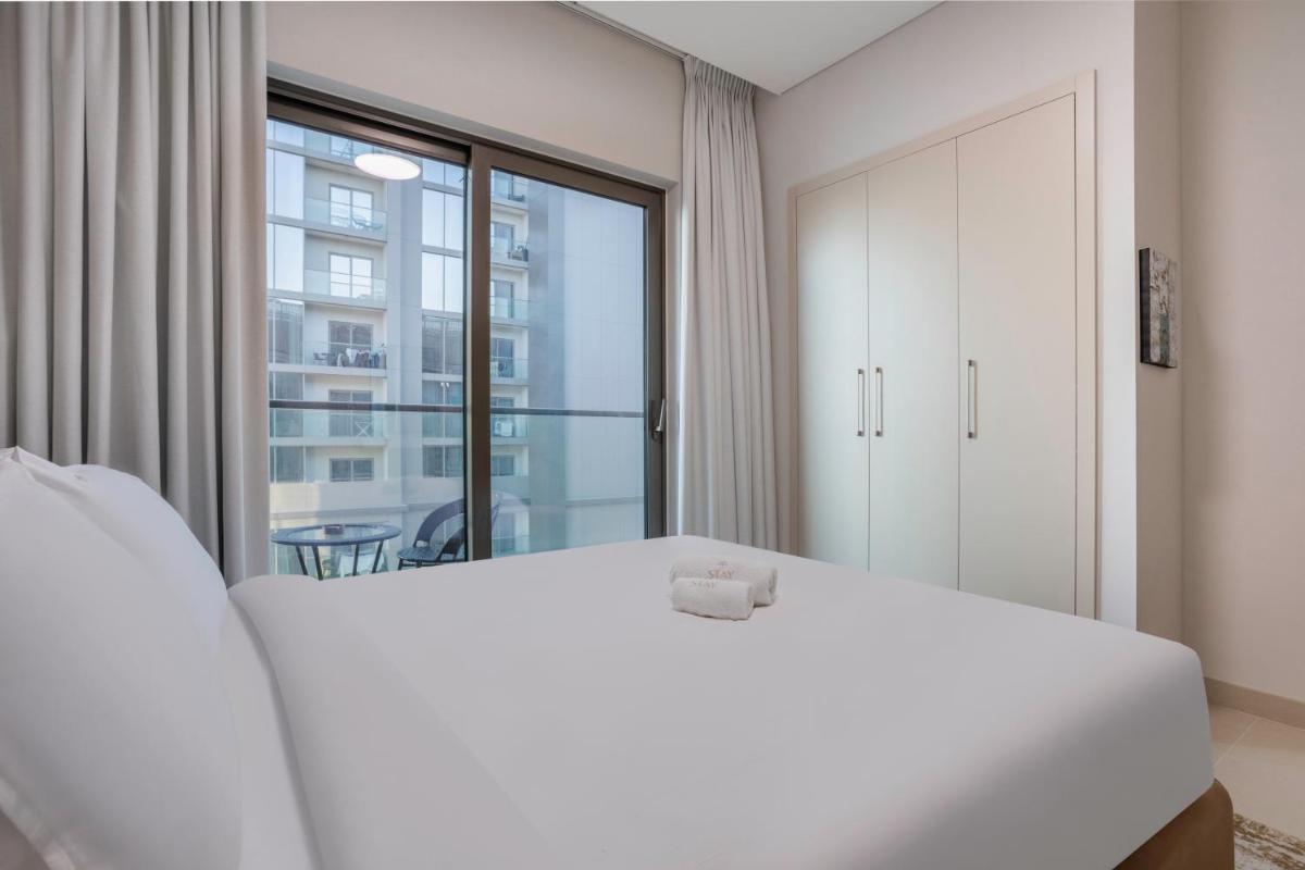 STAY BY LATINEM Luxury 1BR Plus Study Holiday Home CV A2712 Near Downtown - Housity