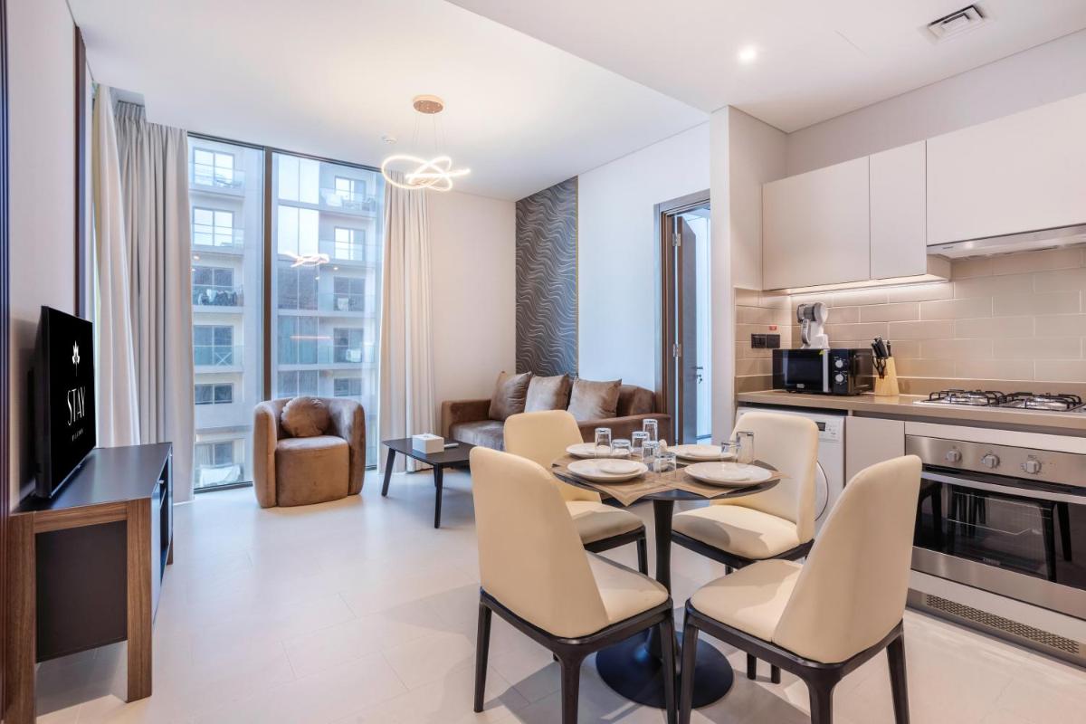 STAY BY LATINEM Luxury 1BR Plus Study Holiday Home CV A2712 Near Downtown - Housity