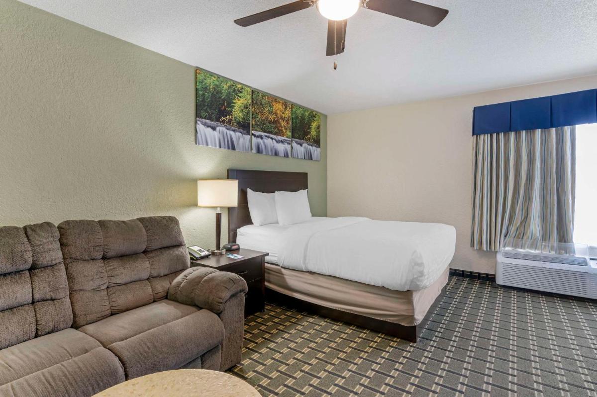 Clarion Pointe - Housity