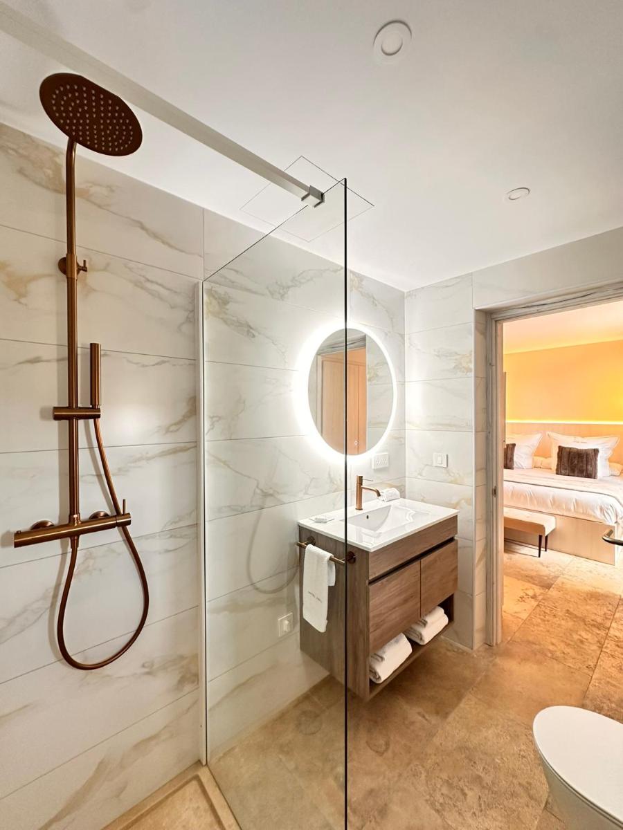 Un baño de Boutique Hotel Comtal Empuries