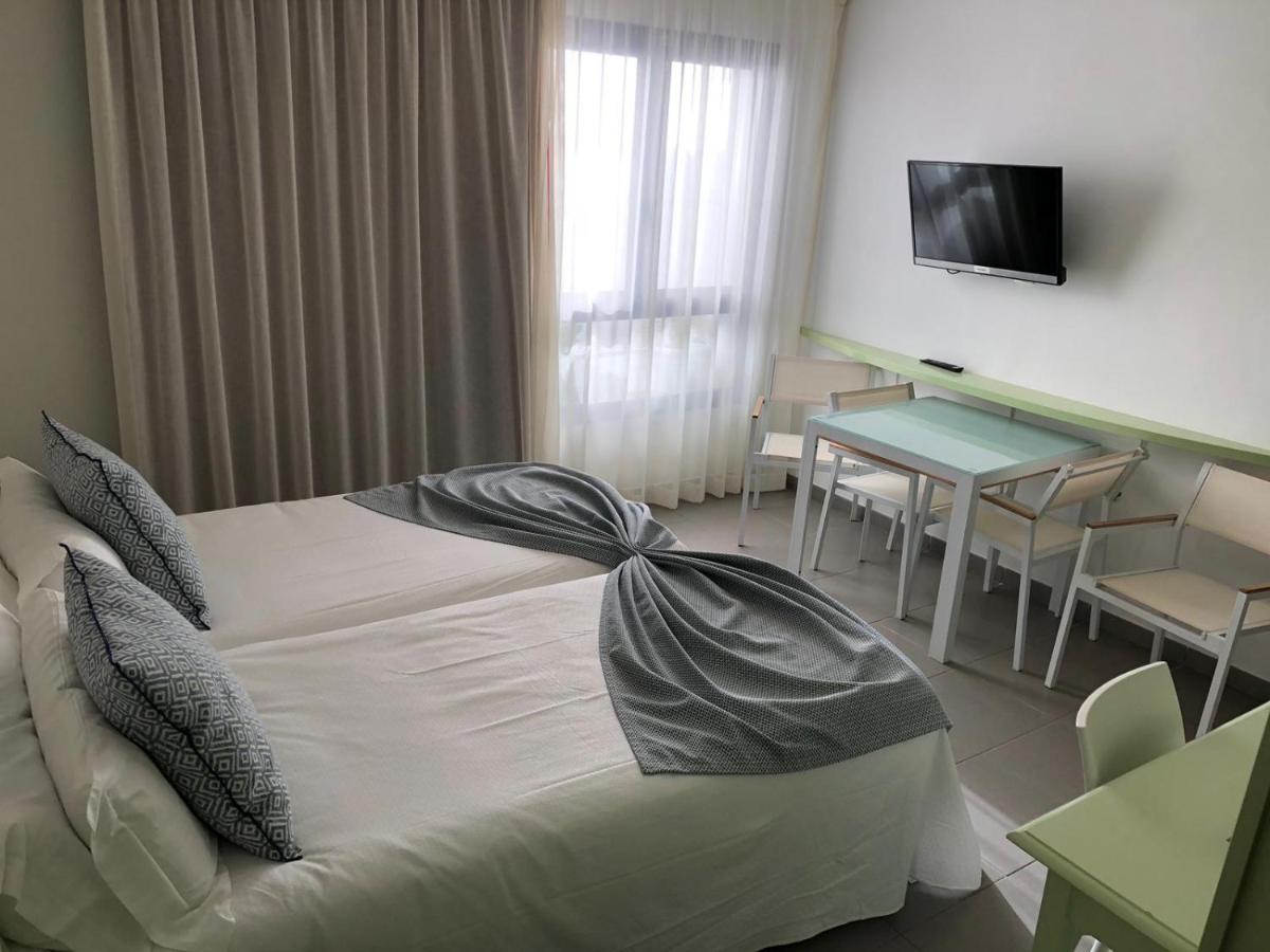 Una televisión o centro de entretenimiento en Hotel Spa Cap de Creus