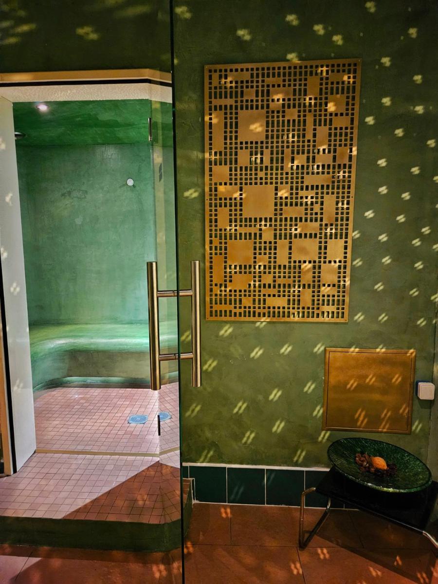 Salle de bains dans l'établissement Hôtel La Nouvelle République & Hammam