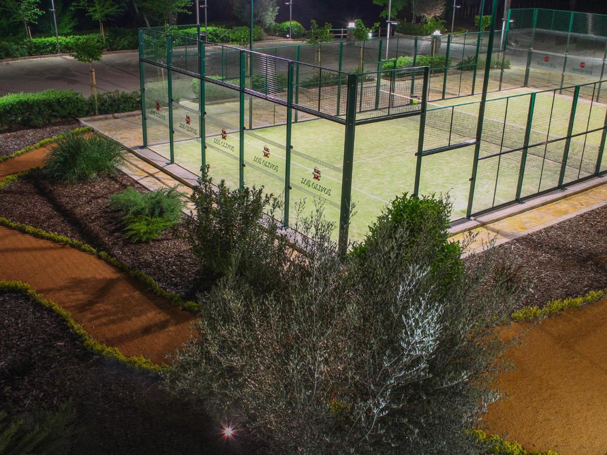 Instalaciones para jugar a tenis o squash en Hotel Spa Elia o alrededores