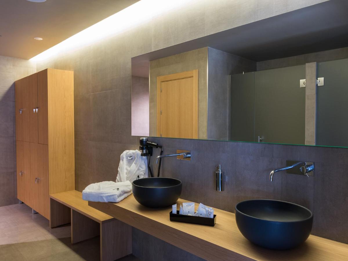Un baño de Hotel Spa Elia