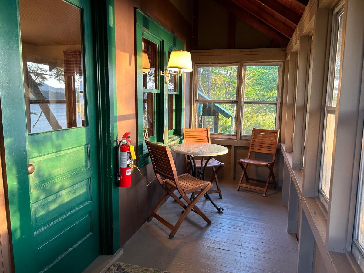 Paddler's Rest Lakeside Cabins and Motel - Housity