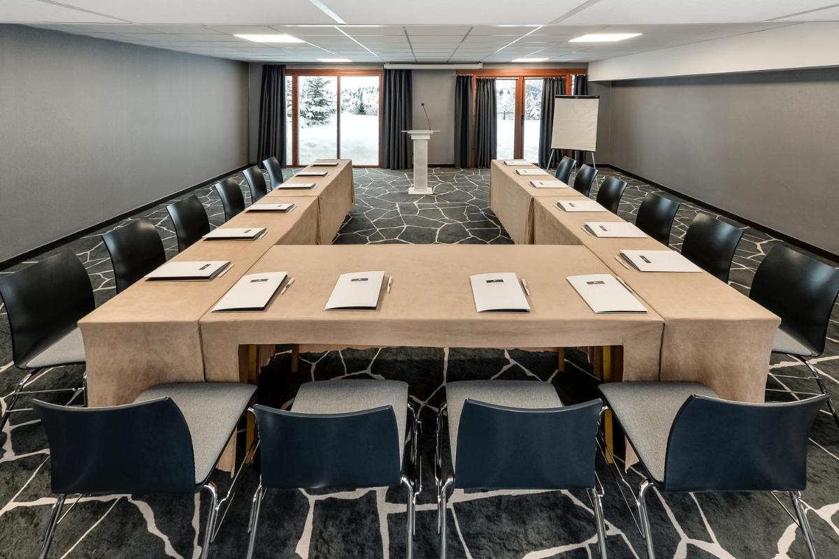 Espace de conférence ou salle de réunion dans l'établissement Le Pic Blanc
