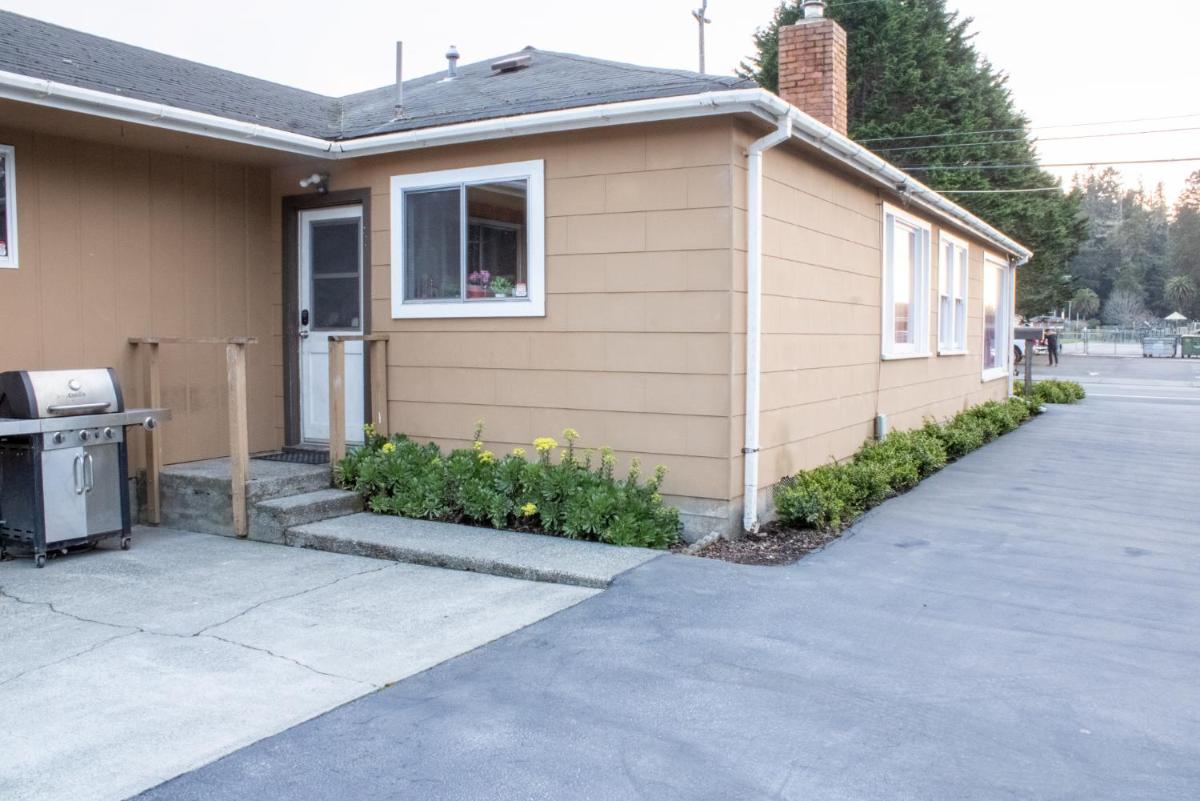Private Home - #RedwoodSkyWalkRetreat - 5BD, Pro Pool Table, BBQ, Foosball, Darts, Fireplace, Movie Projector, Stereo, Cotton Bedding - Housity
