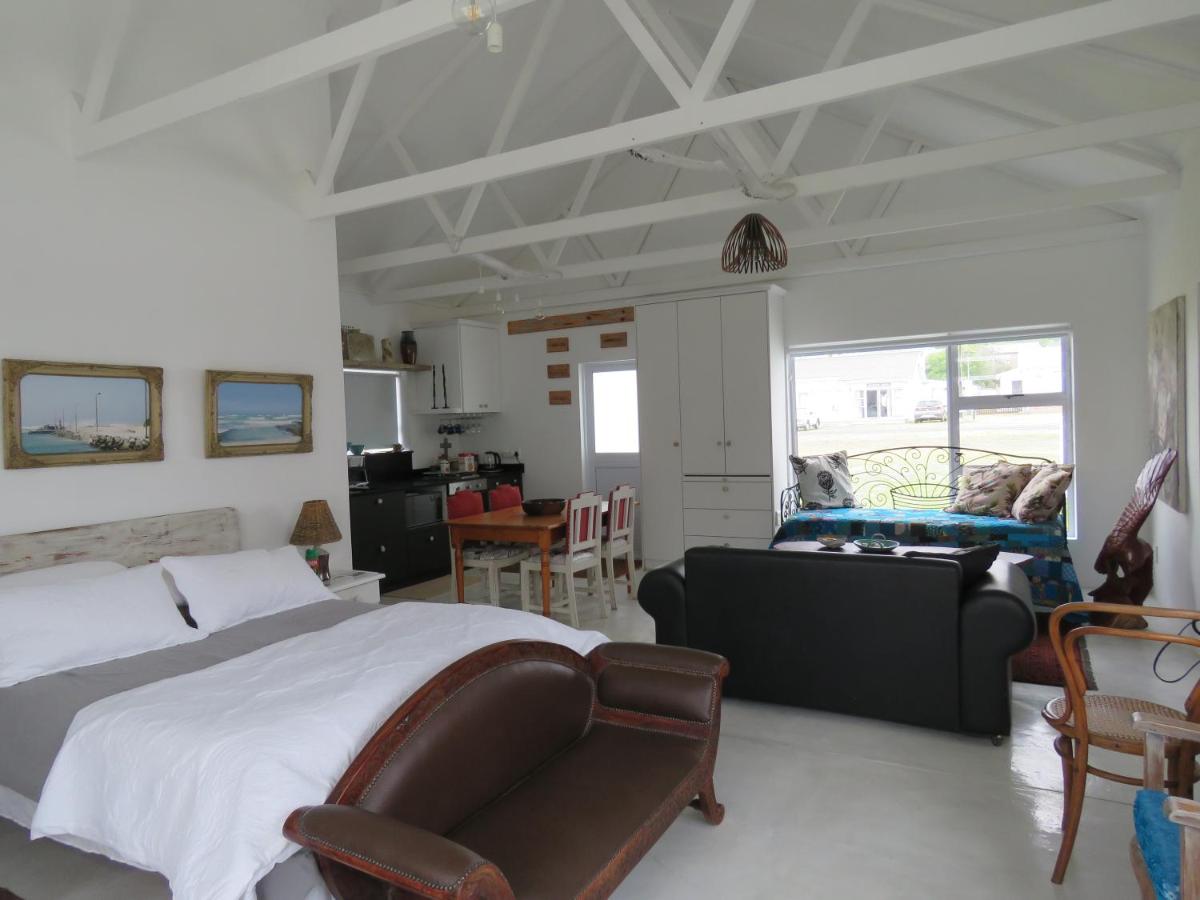 L Agulhas,Main @ 51 - Housity