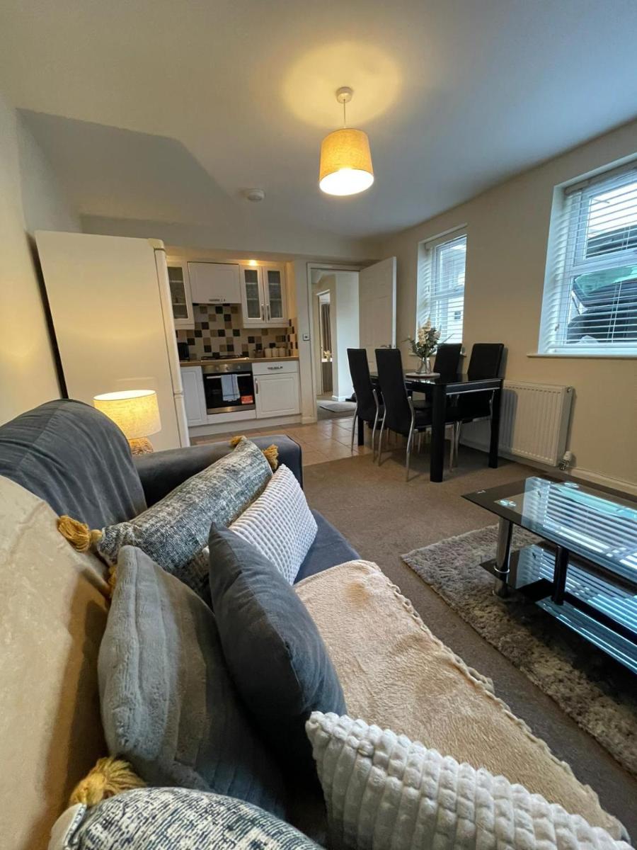 EMA Airport, Donington Park Circuit, East Mids Gateway, Major Business Hubs 5 mins, Self Check-In, Smart TV, Wifi, Free Parking - Housity