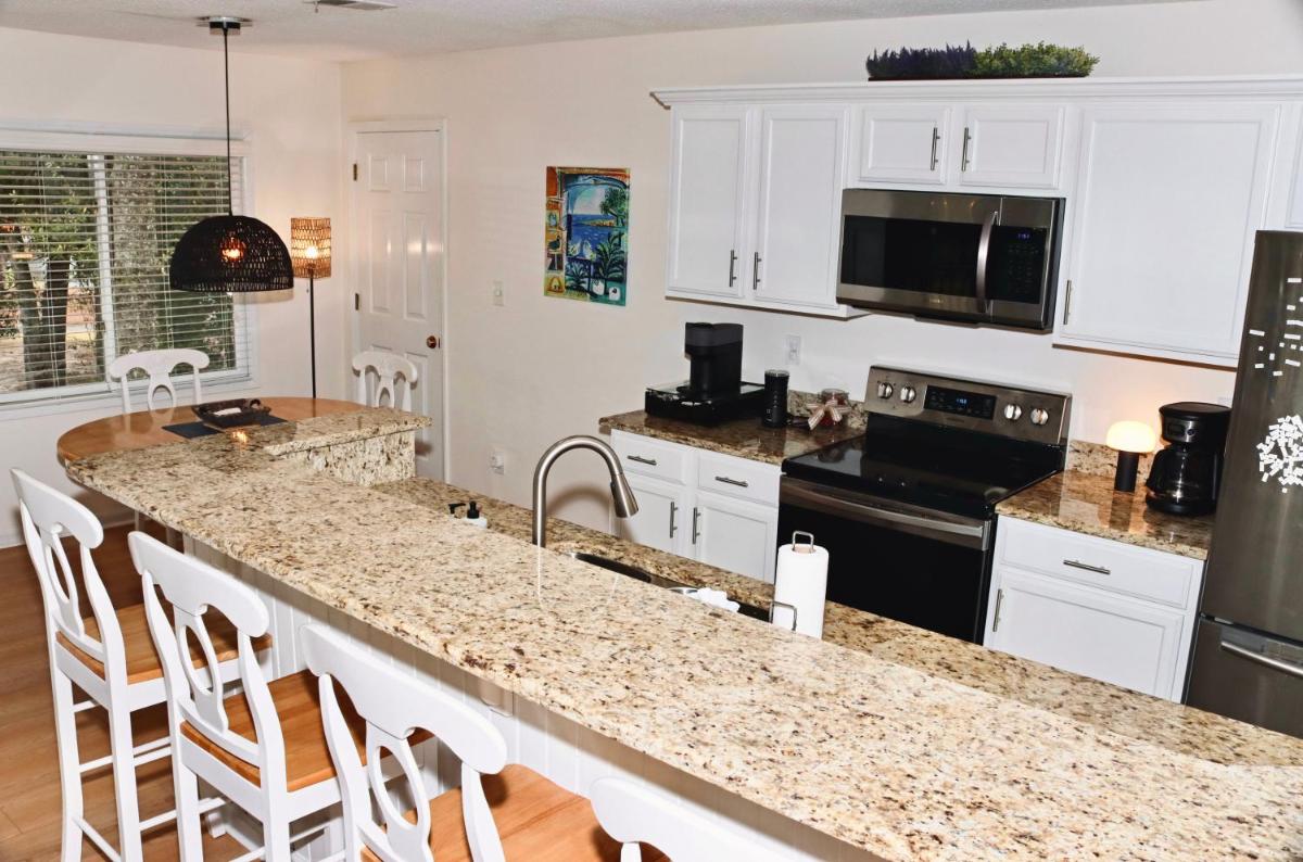 Golf/ Beach Penthouse Condo - Housity