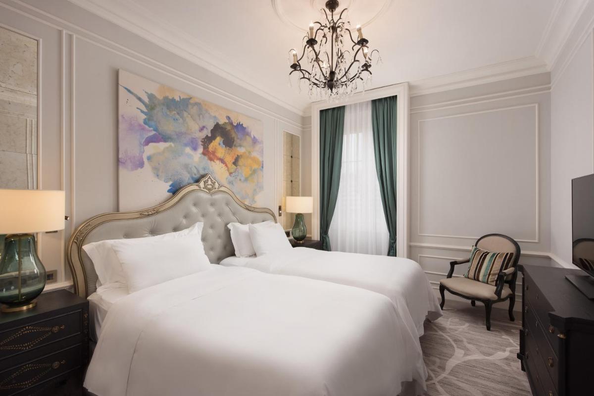 Cama o camas de una habitación en Hotel Maria Cristina, a Luxury Collection Hotel, San Sebastian