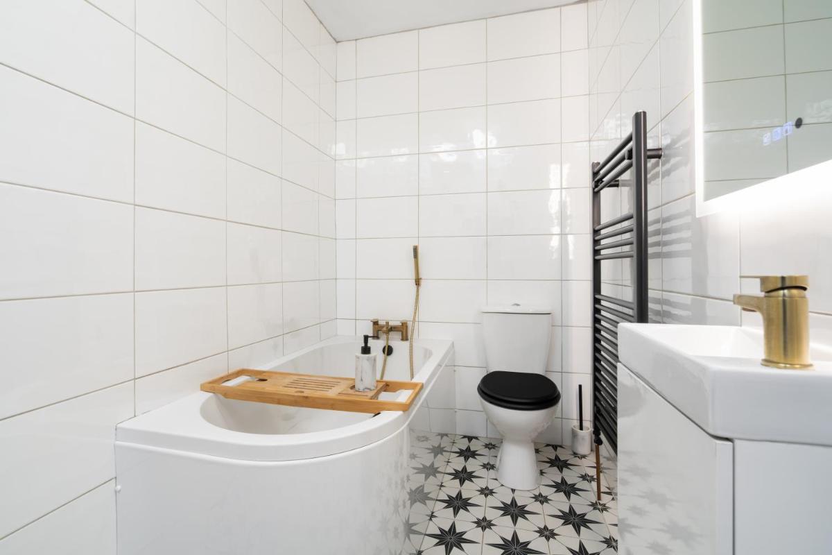 Yellow door cottage - Housity