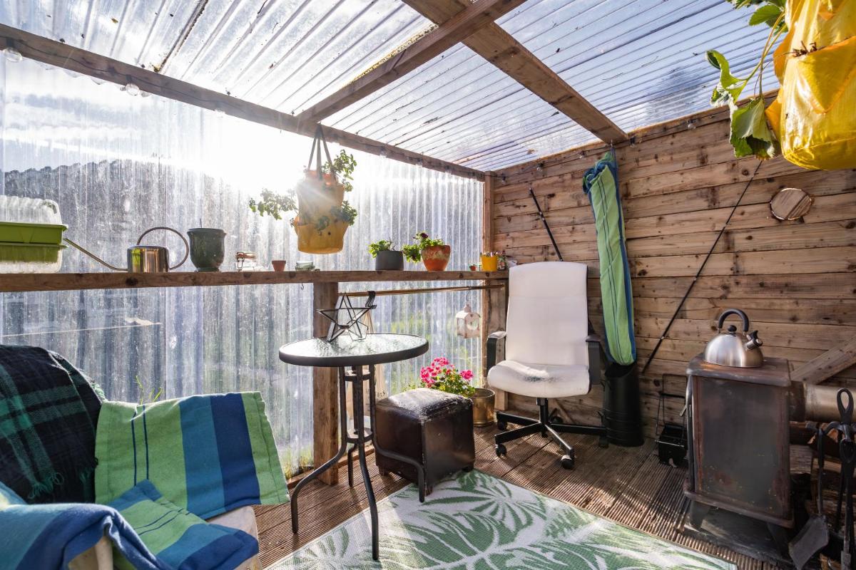 Yellow door cottage - Housity