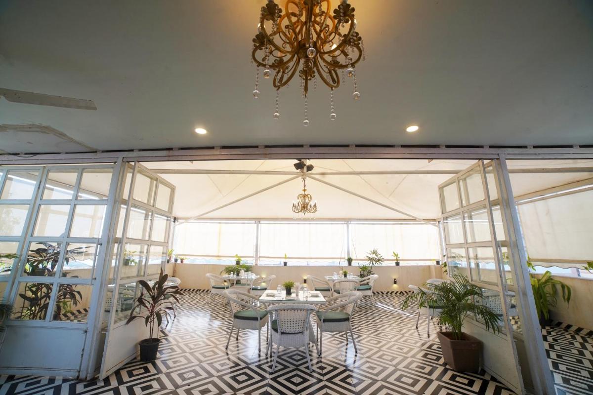 Hotel Centre Park Bhopal - Housity