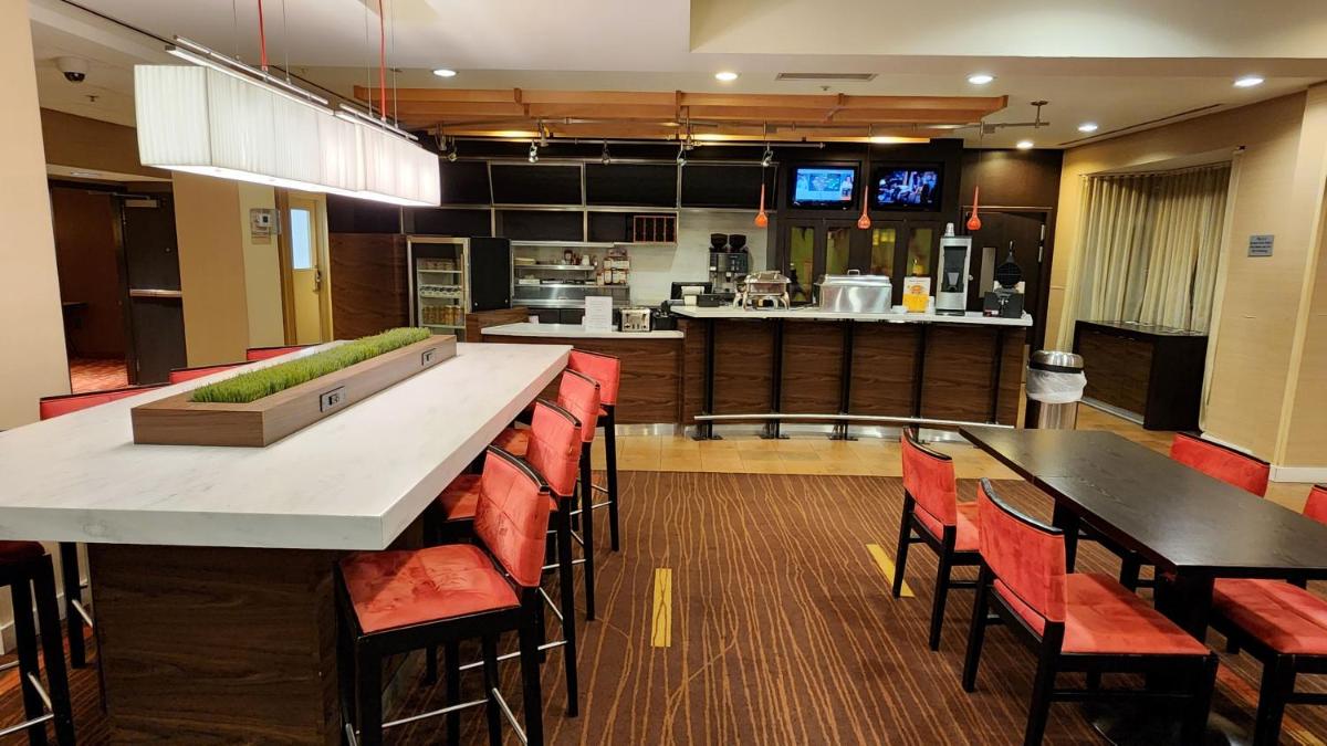 Country Inn & Suites by Radisson, Convention Center - Housity