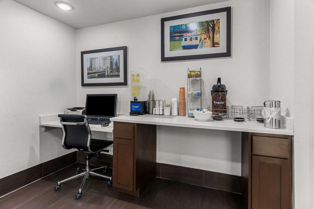 Comfort Inn & Suites near Tinley Park Amphitheater - Housity