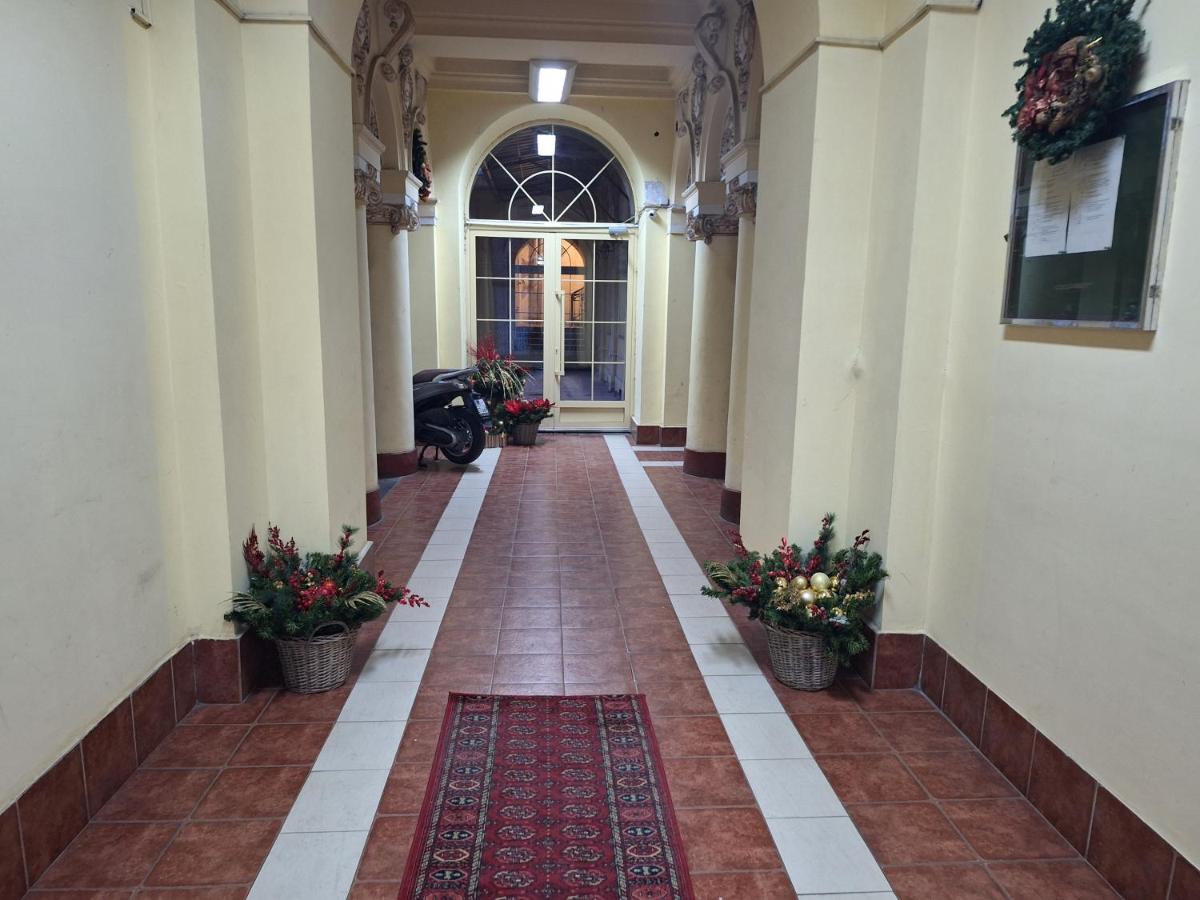NOBLES APARTMENT 4**** - Housity
