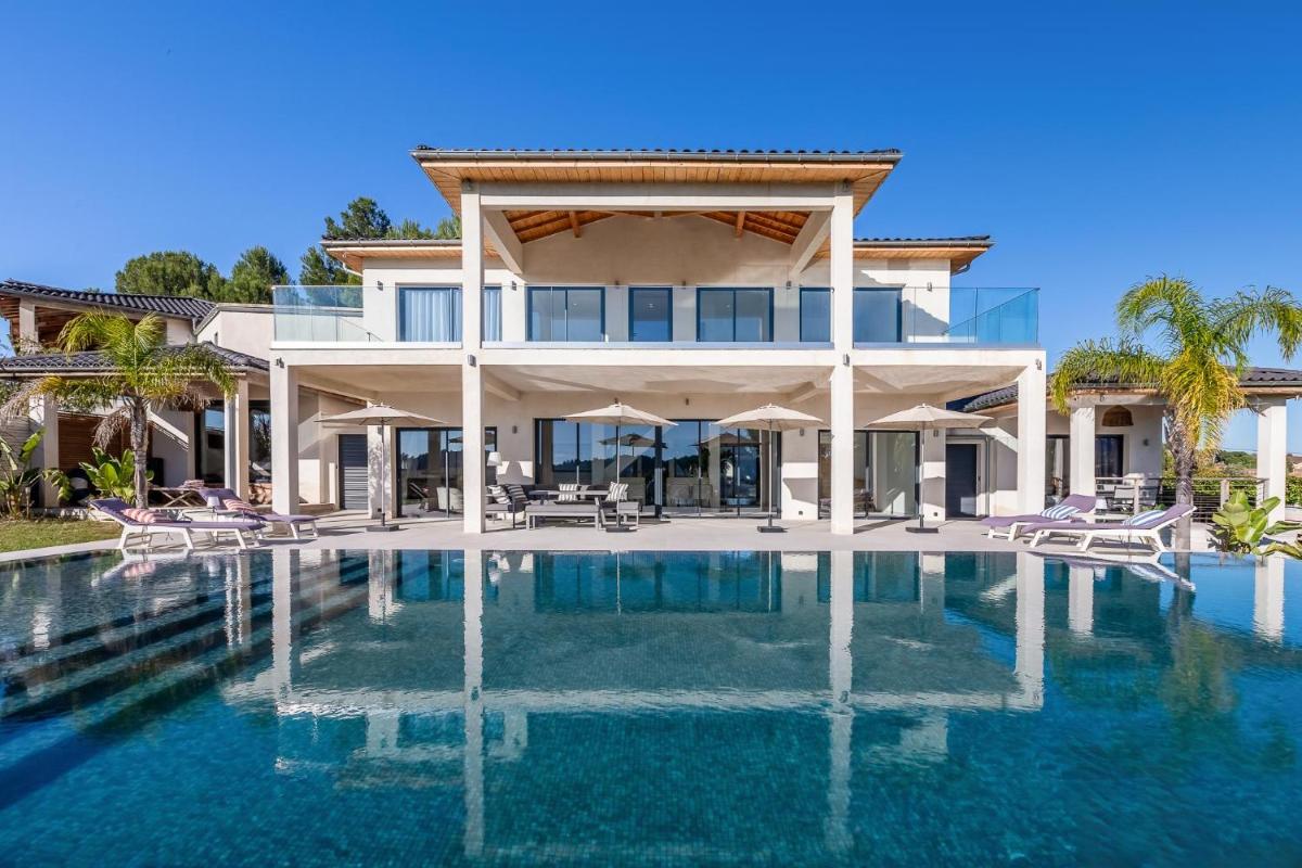 Royal Tiki Lodges - Chambres d'hôtes avec Piscine chauffée & SPA - Housity