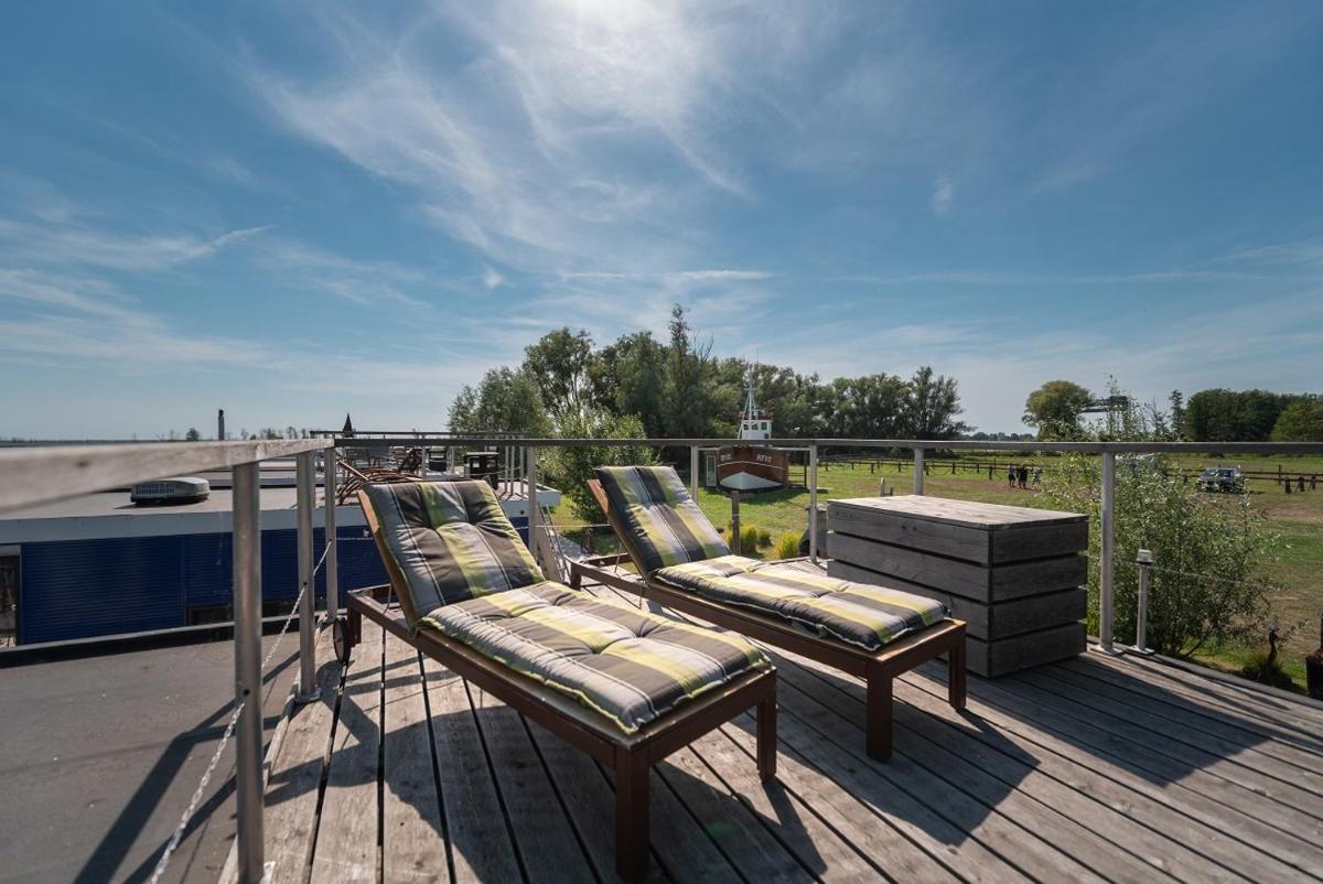 Ein Balkon oder eine Terrasse in der Unterkunft Schwimmende Häuser im BALTIC SEA RESORT