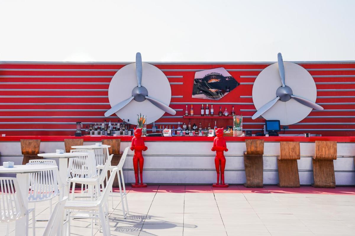 Certificado, premio, señal o documento que está expuesto en Ushuaïa Ibiza Beach Hotel - Adults Only - Club Entrance Included