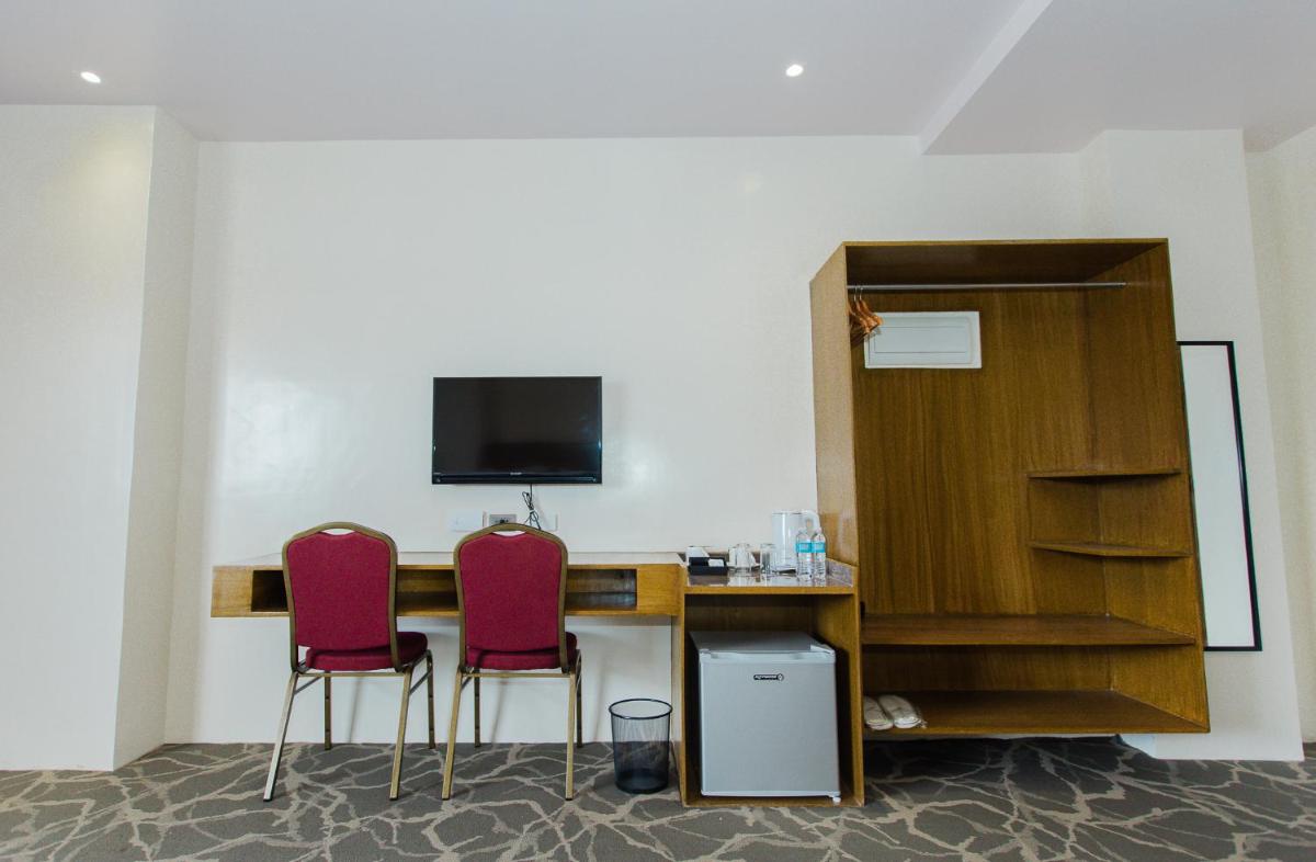 Maxi Hotel and Event Center - Housity