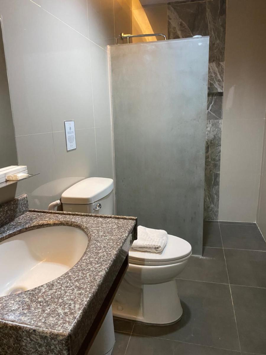 Maxi Hotel and Event Center - Housity