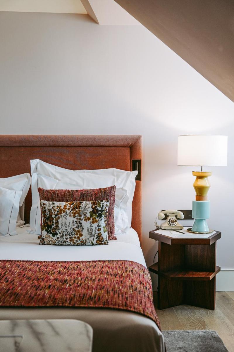 Uma cama ou camas num quarto em Palácio Ludovice Wine Experience Hotel