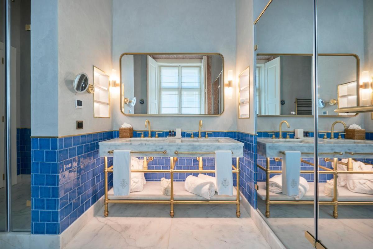 Uma cama ou camas num quarto em Palácio Ludovice Wine Experience Hotel