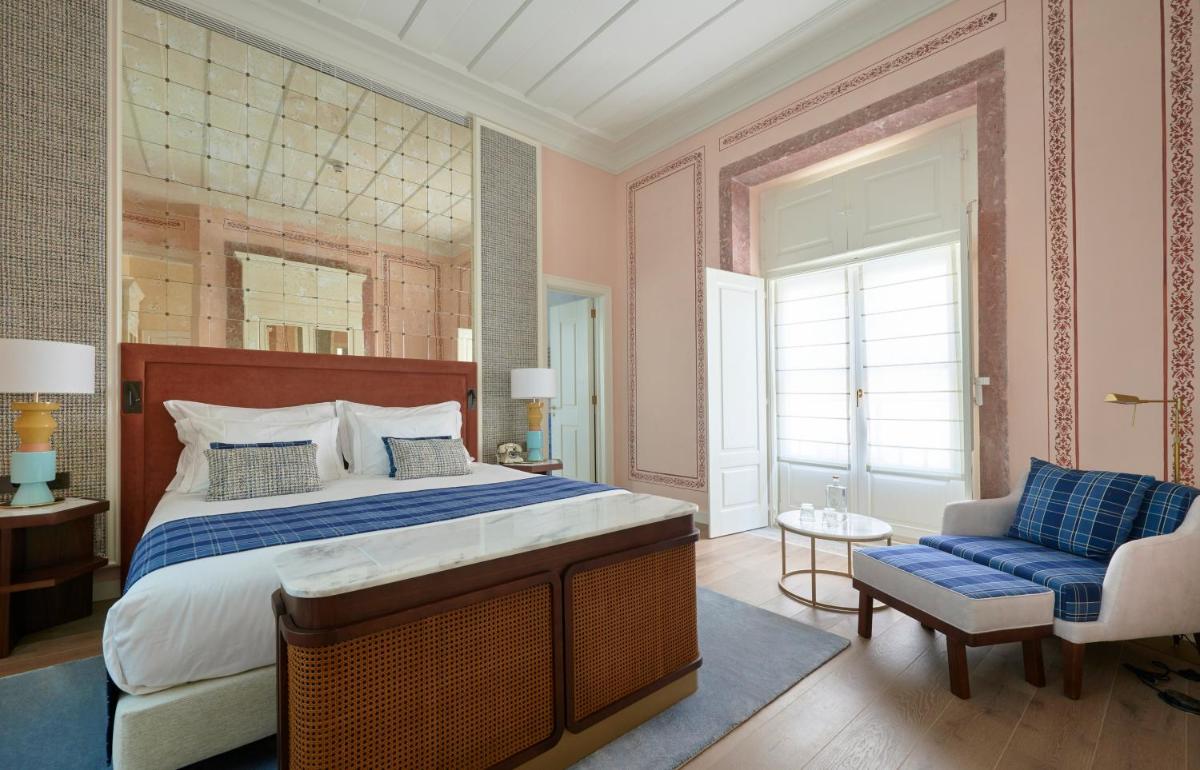 Uma cama ou camas num quarto em Palácio Ludovice Wine Experience Hotel