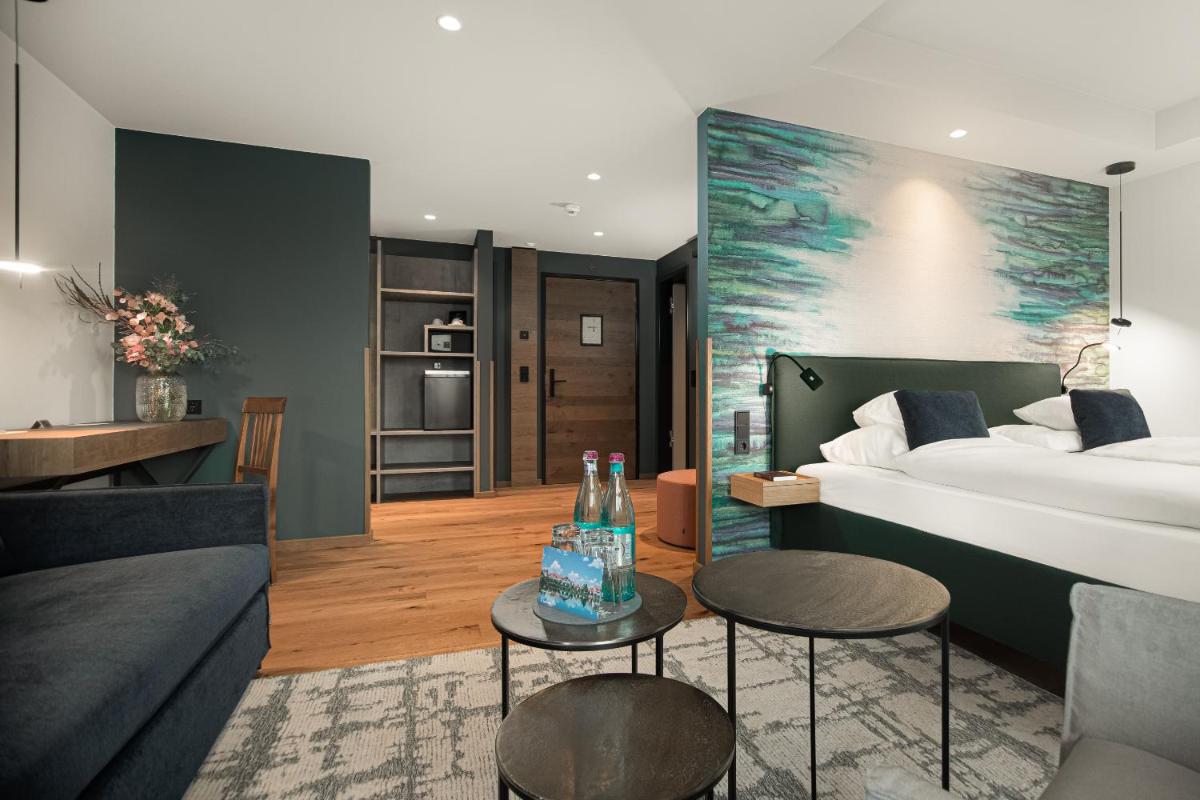 Seehotel Niedernberg - Das Dorf am See - Housity