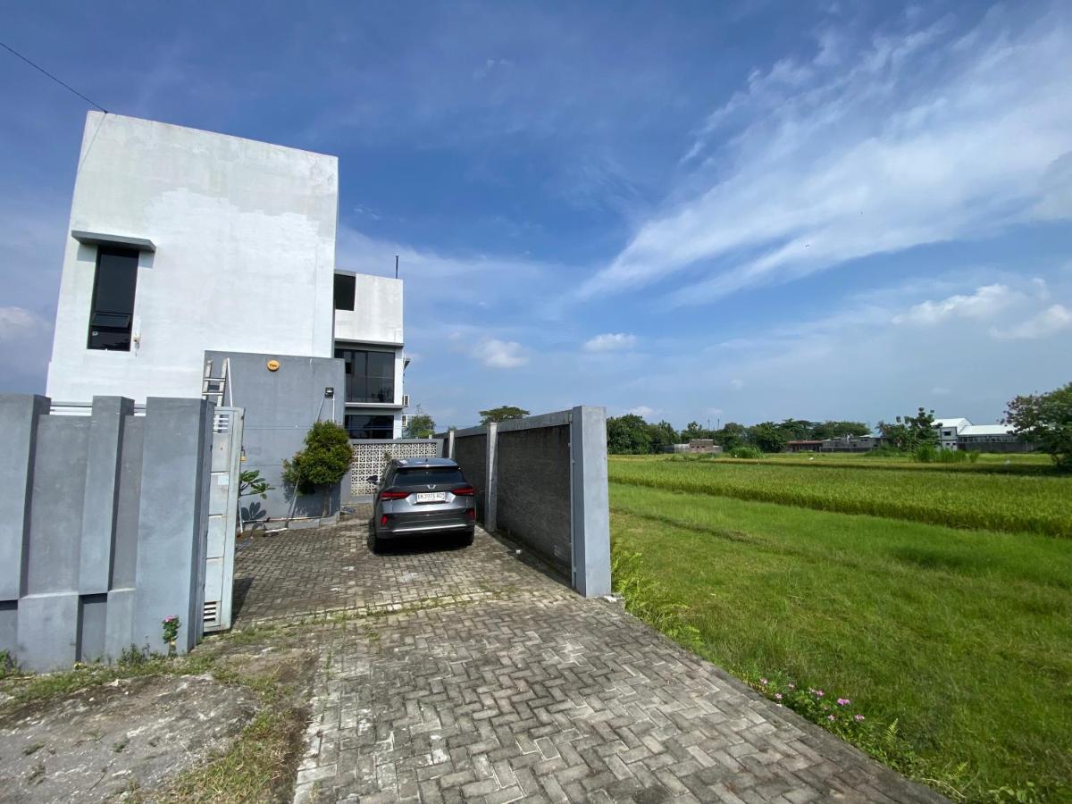 Villa Mike Yogyakarta - Housity