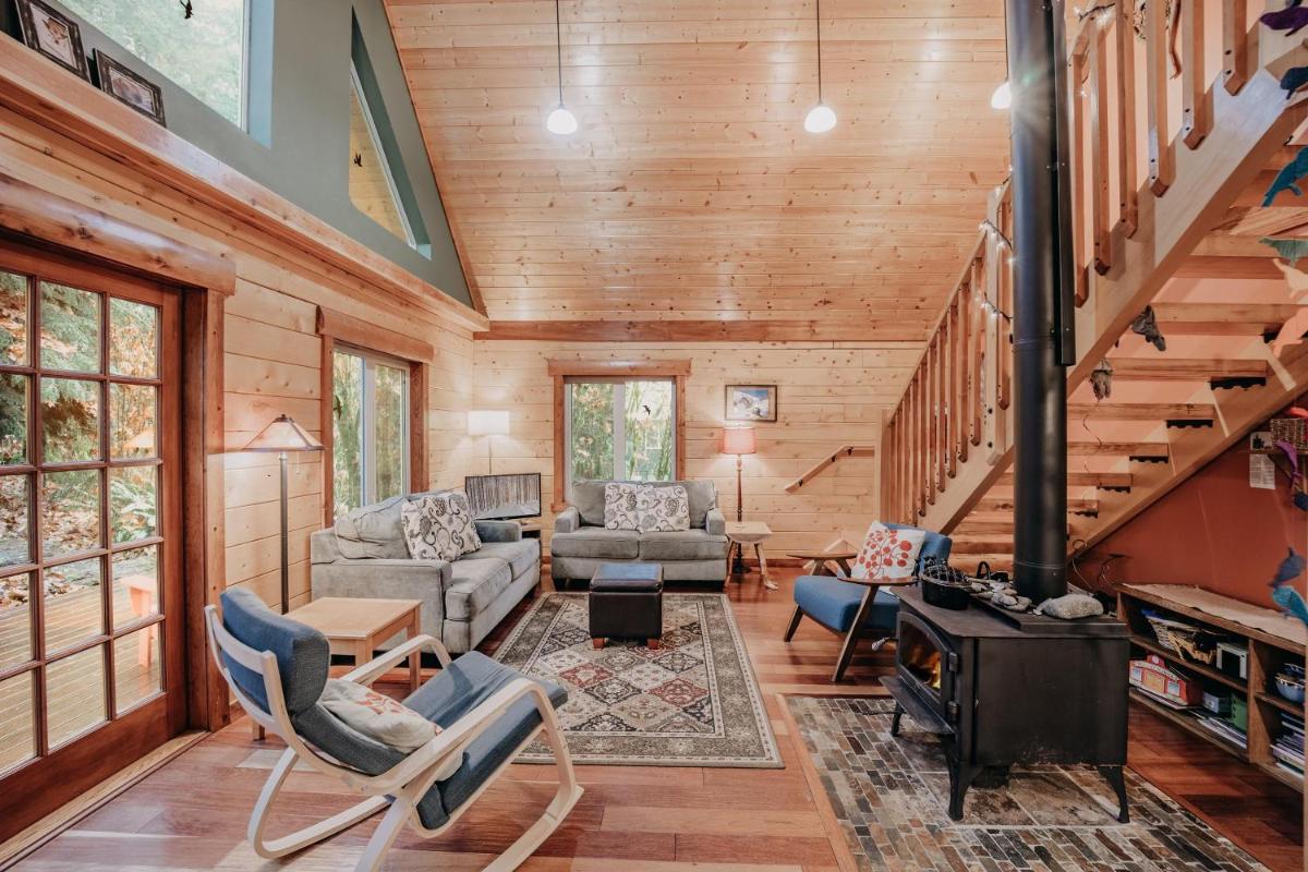 Glacier Springs Cabin #21 - This family home says Cabin in the Country! - Housity