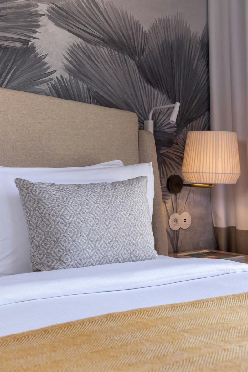 Uma cama ou camas num quarto em Domes Lake Algarve, Autograph Collection