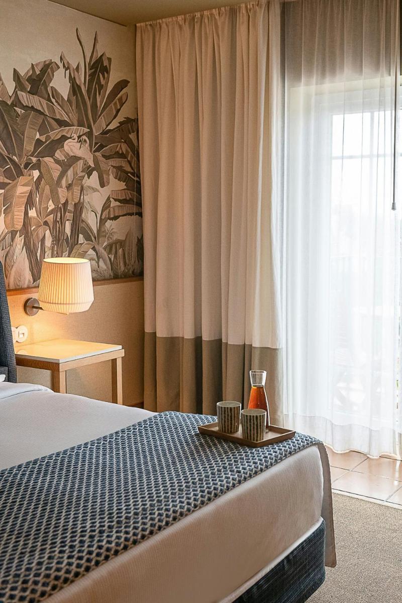 Uma cama ou camas num quarto em Domes Lake Algarve, Autograph Collection