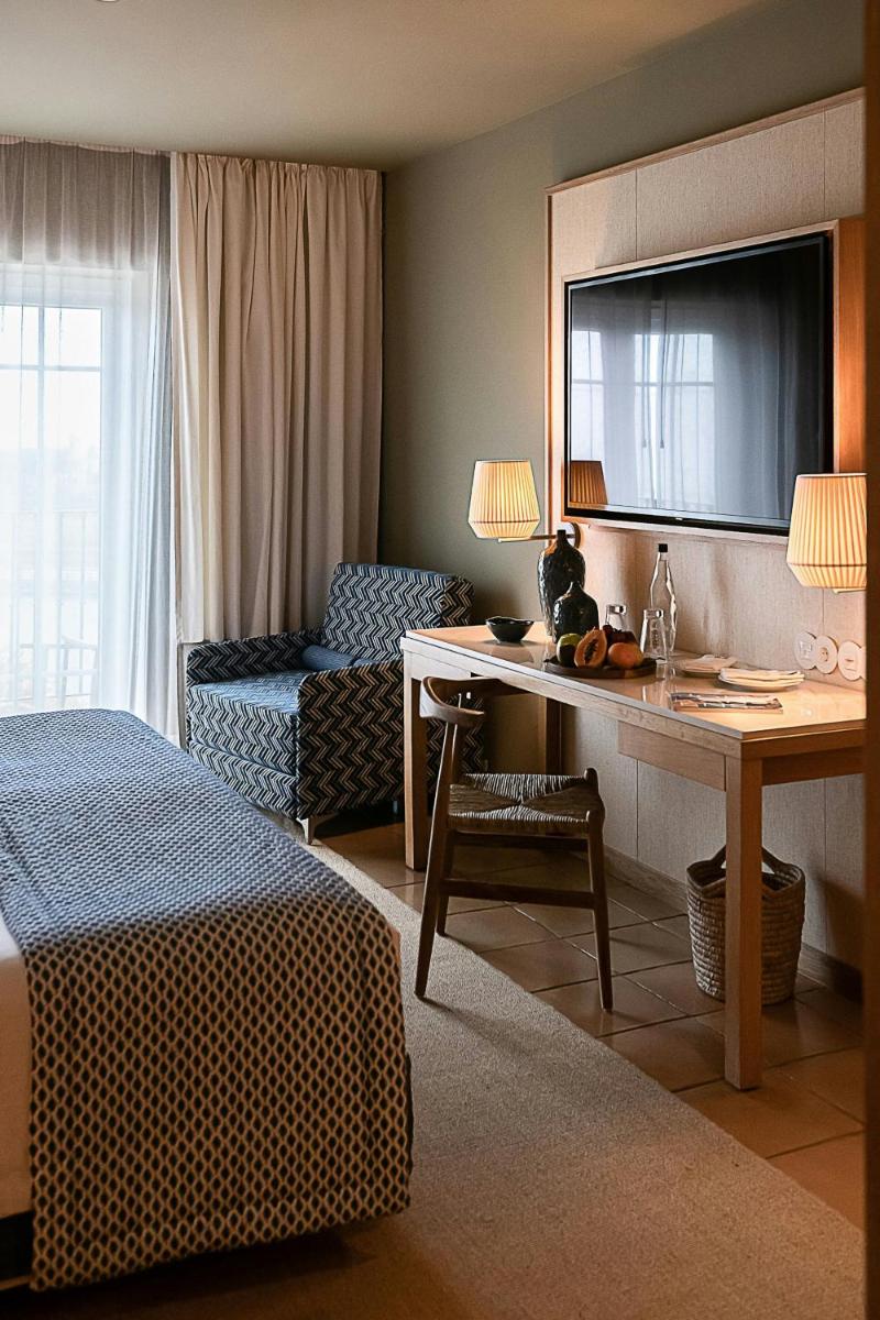 Uma cama ou camas num quarto em Domes Lake Algarve, Autograph Collection