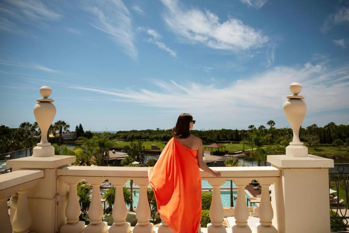 Uma varanda ou terraço em Domes Lake Algarve, Autograph Collection