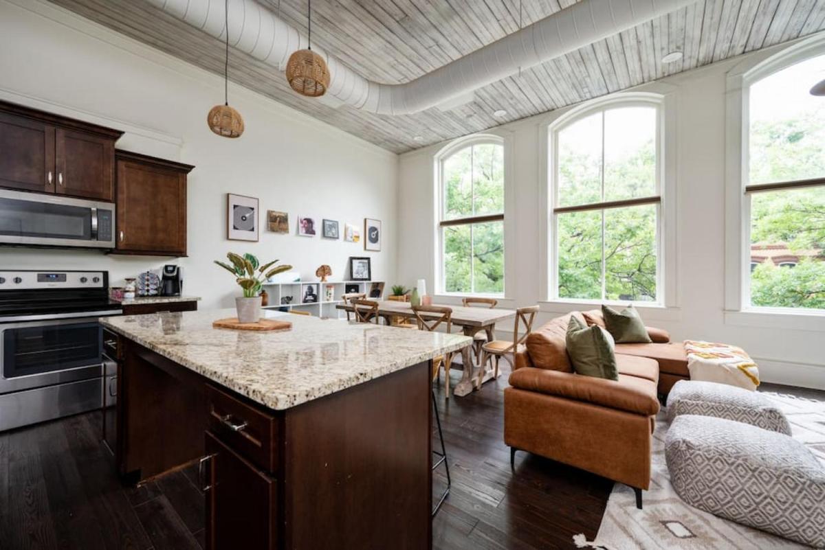 Relaxing Downtown Loft in the Heart of Macon - Housity