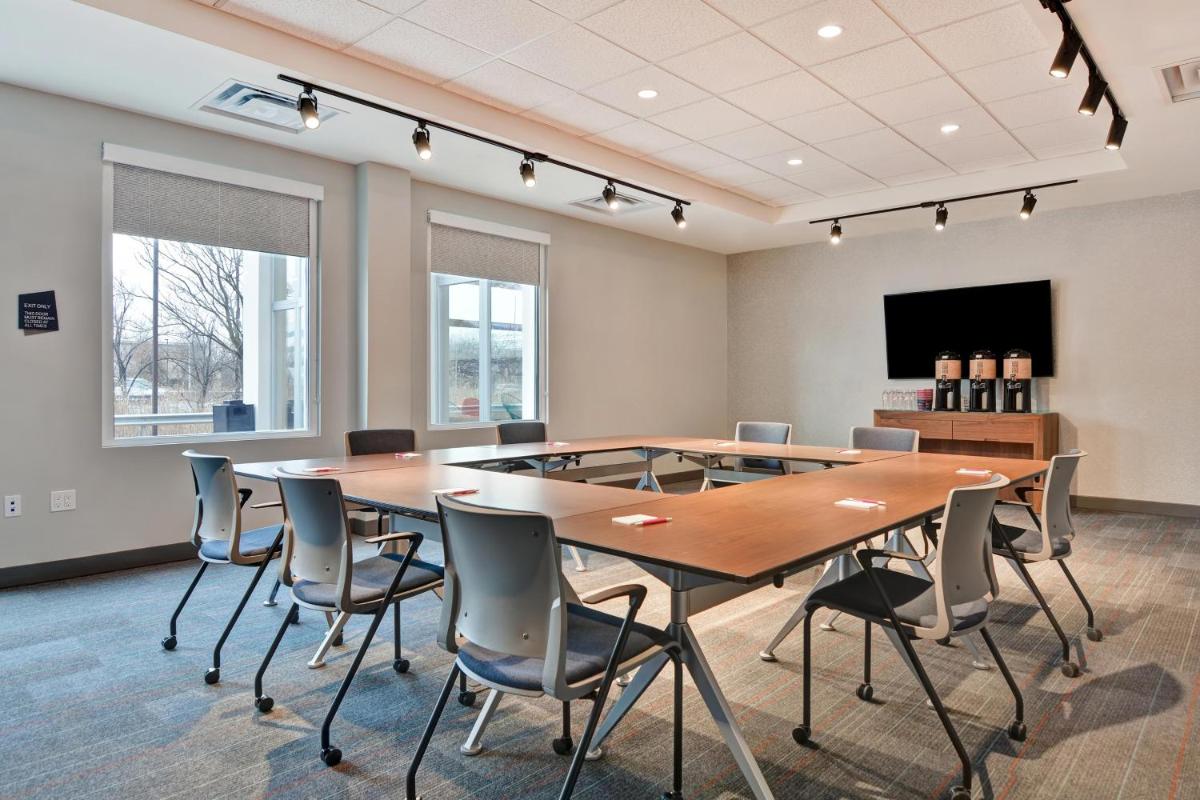 Aloft Secaucus Meadowlands - Housity